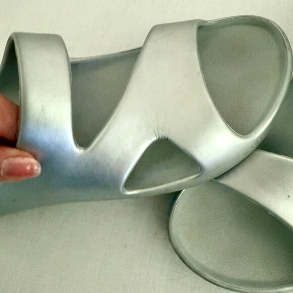 Lands End Womens Metallic Silver Slip On Slide Sandals Size 8 Lightweight Casual - Picture 5 of 11